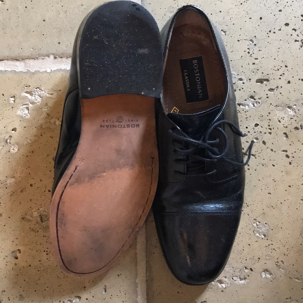 Men’s size 9 shoes